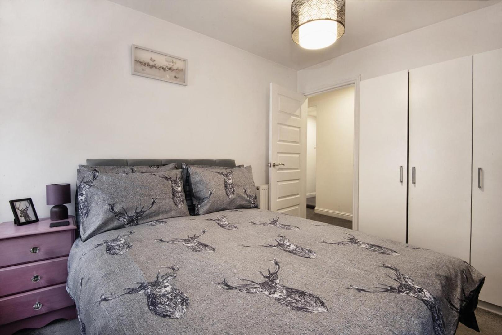 Charming 2 Bedroom Flat In The Heart Of Kirriemuir Exterior photo